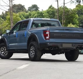 Ford F-150 Raptor 4